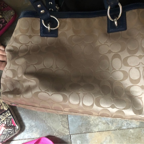 coach - Picture 3 of 3